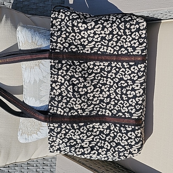 Oversized cheetah  beaded bag - Picture 2 of 5